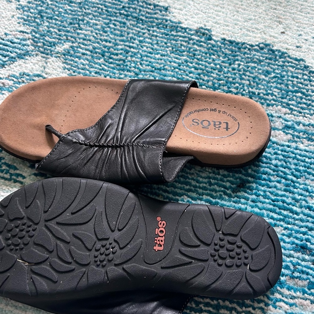 Taos Footwear Women's Black Sandals size 8